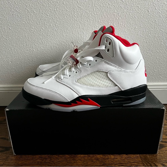 Nike Air Jordan Retro V Men’s White/Fire Red Athletic Shoes sz NEW